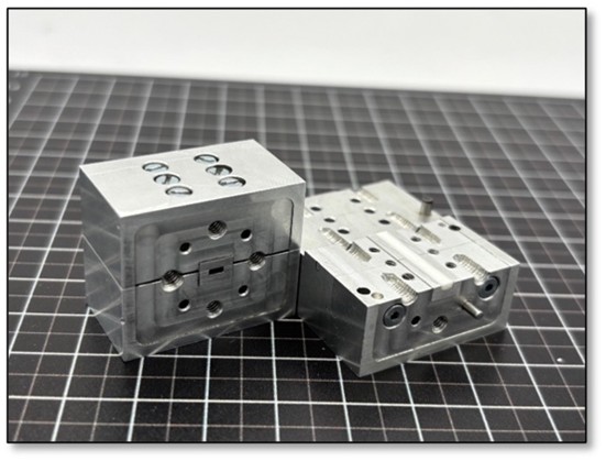 Resonator für die Charakterisierung der Dielektrika (Maße: 30x18x25 mm)